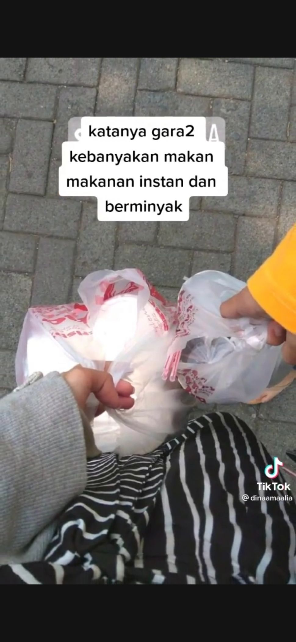 Viral Perempuan Muda Derita Tumor Payudara, Benarkah karena Makanan Instan? (Dok: TikTok/dinaamaalia )