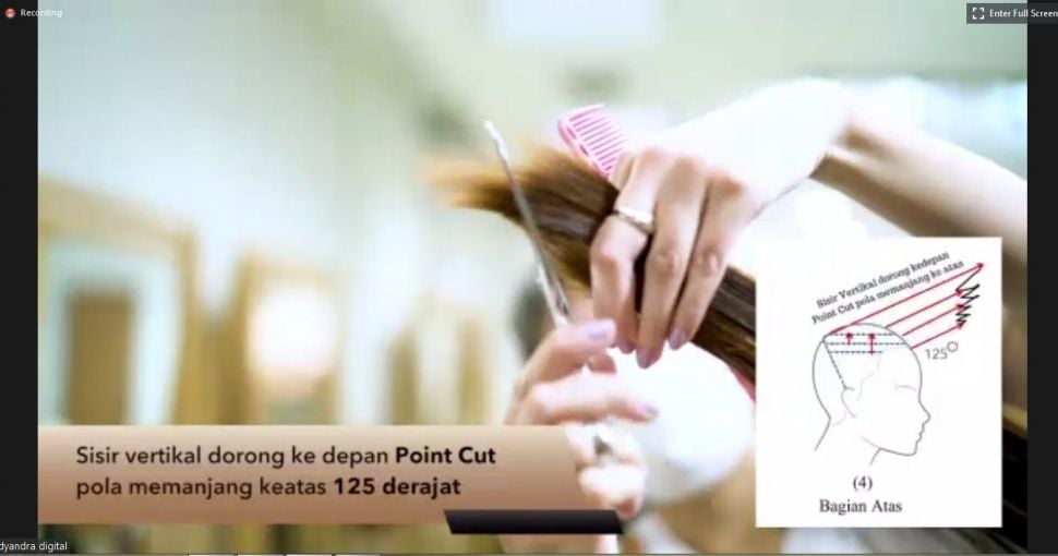 Diana Hadisuwarno Bawa Tema Wooden Contour.