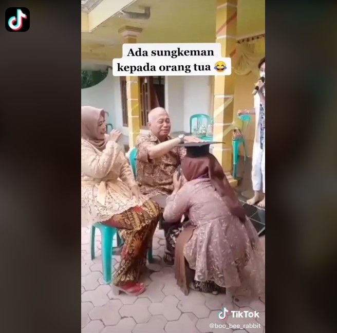 Wisuda rasa resepsi pernikahan (Tiktok)