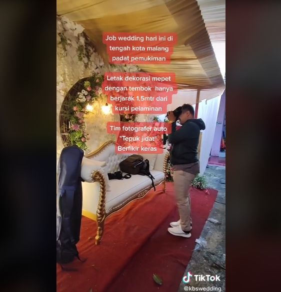 Pelaminan bikin fotografer tepuk jidat. (TikTok/kbswedding)