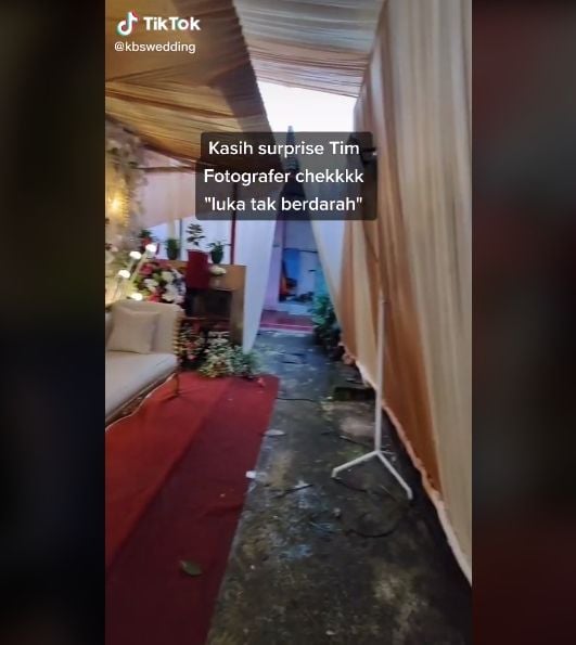 Pelaminan bikin fotografer tepuk jidat. (TikTok/kbswedding)