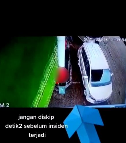 Detik-detik petugass SPBU selamat usai tergencet bak truk. (Instagram)