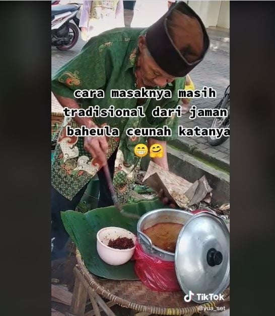 Penjual toge goreng usia 90 tahun (TikTok @yua_set)