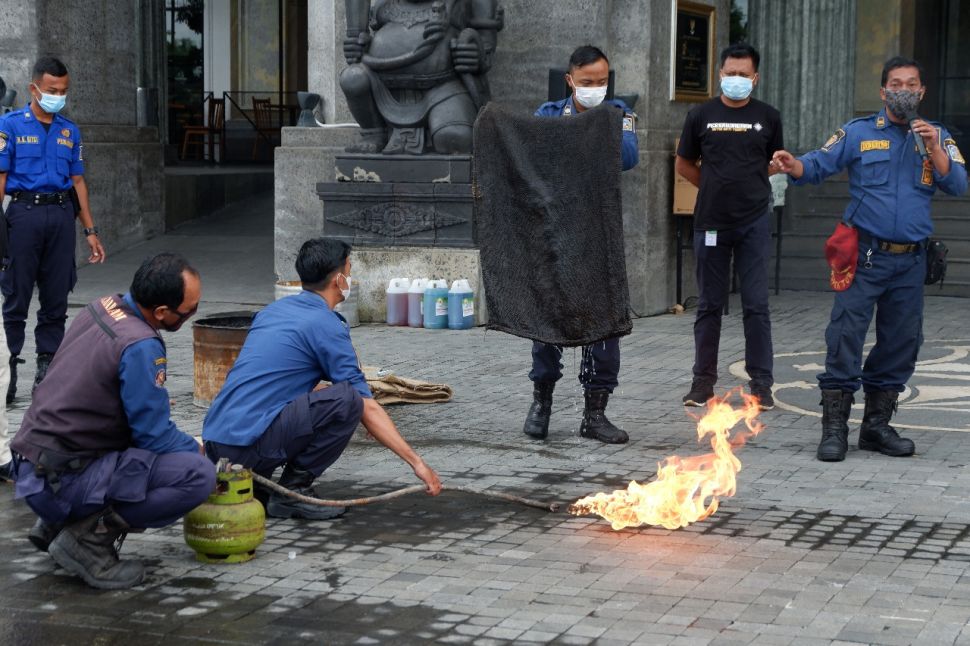 Simulasi dan pelatihan pemadaman kebakaran di Sleman City Hal (Istimewa/Sleman City Hall)