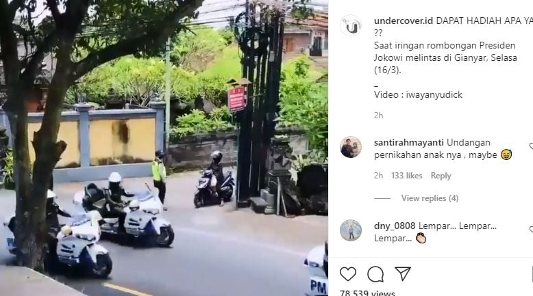 Video Jokowi bagi-bagi hadiah dari dalam mobil. (Instagram/undercover.id)