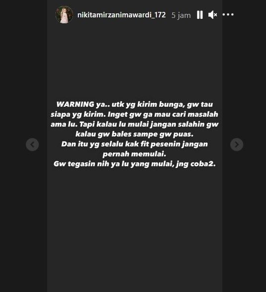 Nikita Mirzani ngamuk dikirimi bunga oleh seseorang. [Instagram]