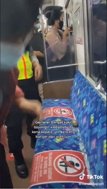 Seseorang melempar batu ke commuter line (TikTok @xanandapipit)