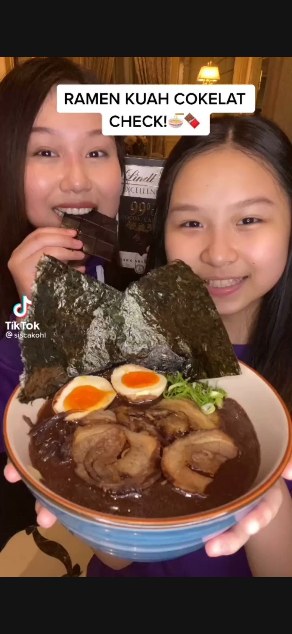 Sisca Kohl Trending di Twitter, Kali Ini Bikin Ramen Dark Chocolate 99 persen. (Dok: TikTok/SiscaKohl)