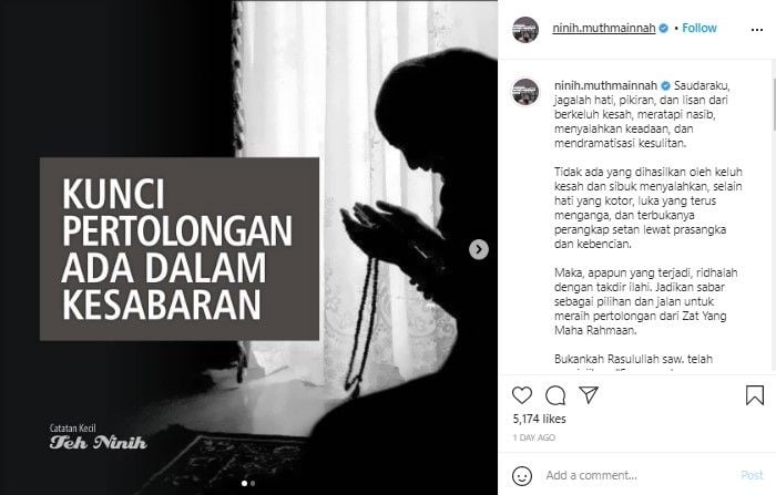 Teh Ninih digugat cerai Aa Gym. Teh Ninih yang lagi digugat cerai, memposting tulisan-tulisan atau kuote inspiratif mengandung doa di Instagram pribadinya, @ninih.muthmainnah.