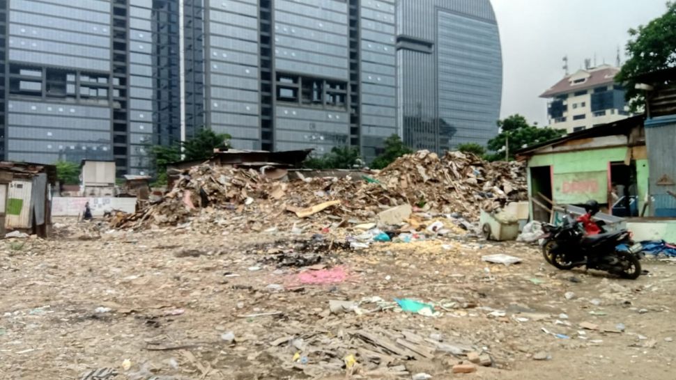 Salah satu ruas area sengketa lahan di Jalan Pancoran Buntu II, Jakarta Selatan. [Suara.com/Yosea Arga Pramudita]