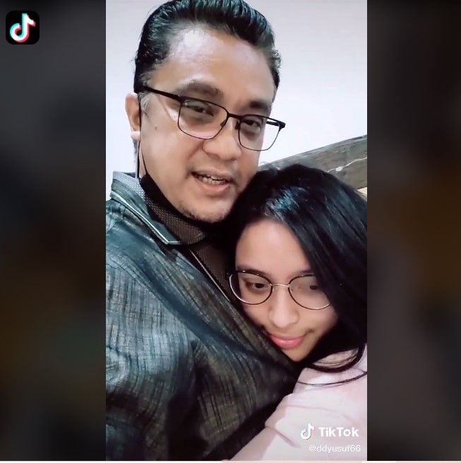 Momen haru putri Dede Yusuf lolos masuk UI (tiktok)