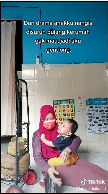 Membeli gas bersama anak (TikTok @indahkristian.id)