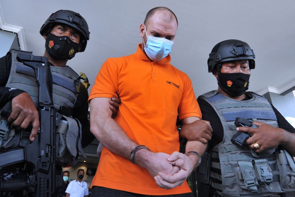 Bule Rusia Buronan Interpol Dideportasi dari Bali