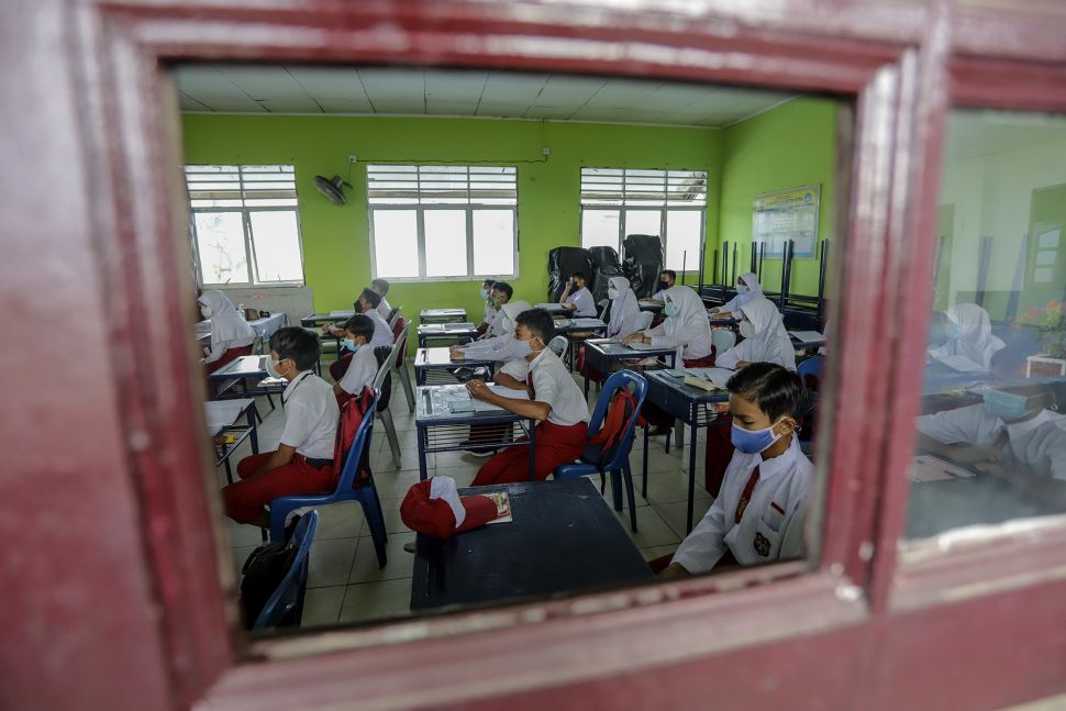 Sejumlah siswa mengikuti kegiatan belajar tatap muka di SDN 006 Batam Center, Batam, Kepulauan Riau, Selasa (23/3/2021).  ANTARA FOTO/Teguh Prihatna