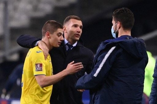 Andriy Shevchenko saat mendampingi Timnas Ukraina melawan Timnas Prancis di laga Kualifikasi Piala Dunia 2022 zona Eropa. (FRANCK FIFE / AFP)