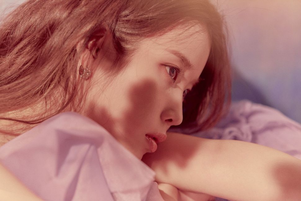 Foto IU untuk teaser album LILAC. (twitter.com/_IUofficial)