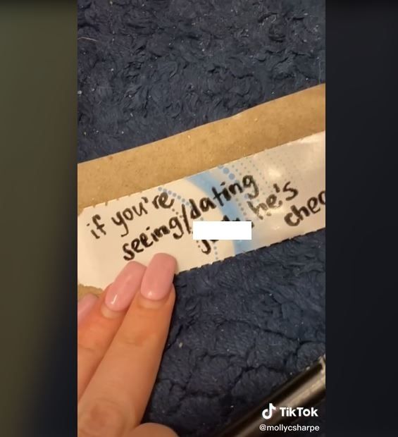 Curiga Teman Kencan Selingkuh, Wanita Ini Tinggalkan Pesan Rahasia (tiktok.com/@mollycsharpe)