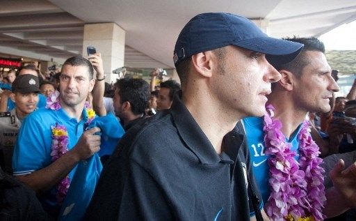 Paolo Orlandoni (belakang) saat ikut tur pramusim bersama Inter Milan di Indonesia. (OSCAR SIAGIAN / AFP)