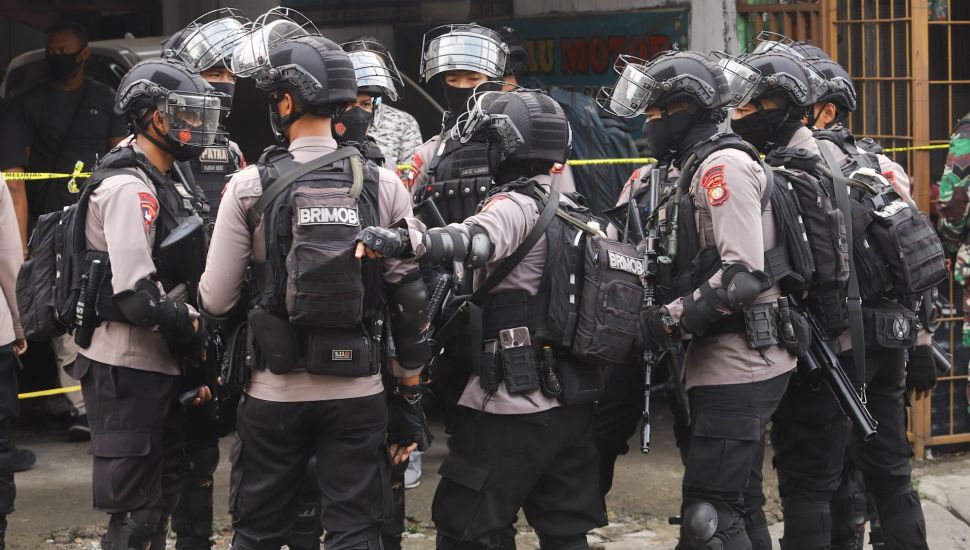 FOTO: Polisi Temukan 5 Bom Aktif Di Rumah Terduga Teroris Condet ...