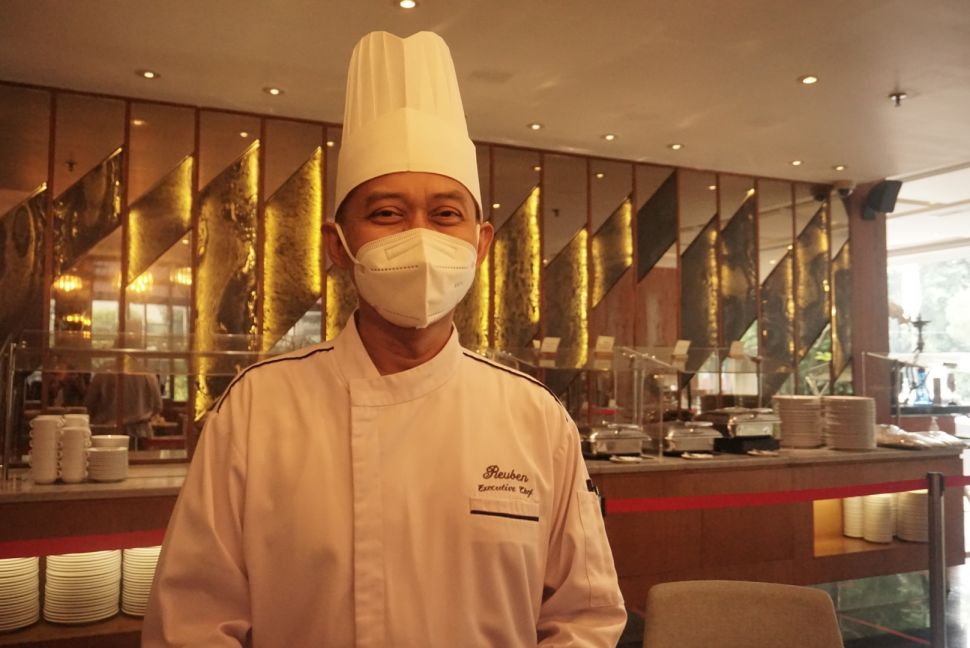 Executive Chef Swiss Belhotel Pondok Indah, Reuben Winantyo . (Suara.com/Dini Afrianti)