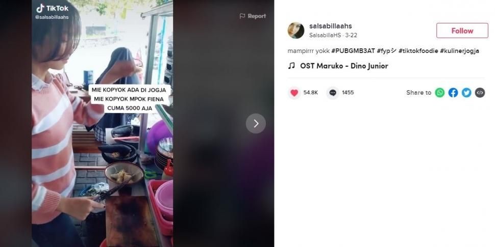 Viral Penjual Mie Kopyok Cantik, Parasnya Bikin Warganet Salfok. (Tiktok/ @salsabillaahs)