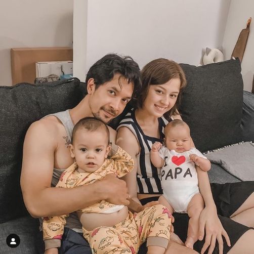 Kimberly Ryder beserta suami dan anak-anaknya. (Dok. Instagram)