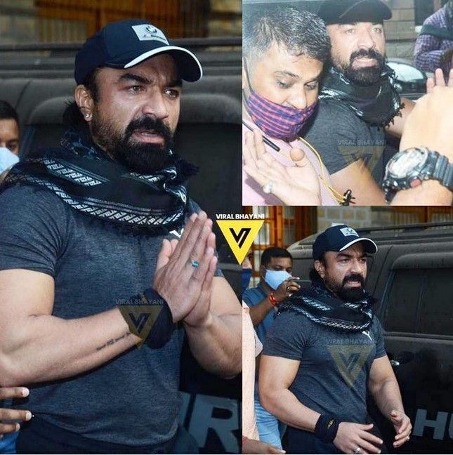 Ajaz Khan dibawa petugas untuk menjalani tes narkoba, Rabu (31/3/2021) setelah sebelumnya ditangkap polisi dalam kasus narkotika. [Instagram @viralbhayani]