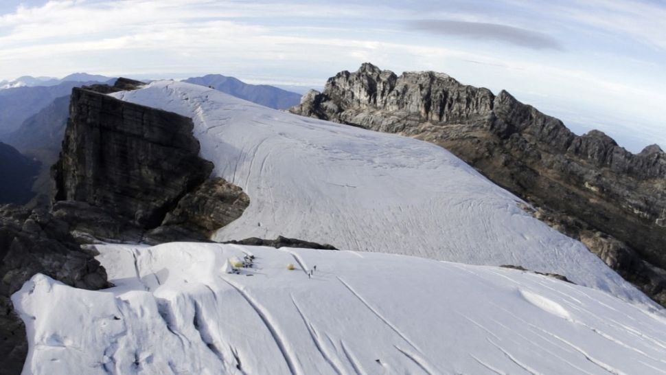 Lapisan es di Puncak Jaya, Papua dipotret pada 2010 silam. [AFP/David Christenson/Papua Project Freeport-McMoran]