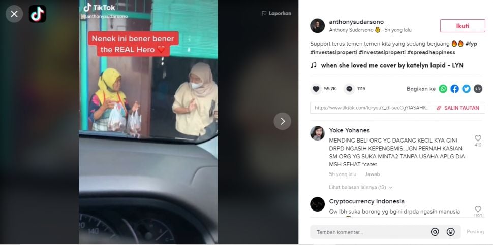 Viral kegigihan ibu penjual salak, ketiban rezeki nomplok (TikTok).