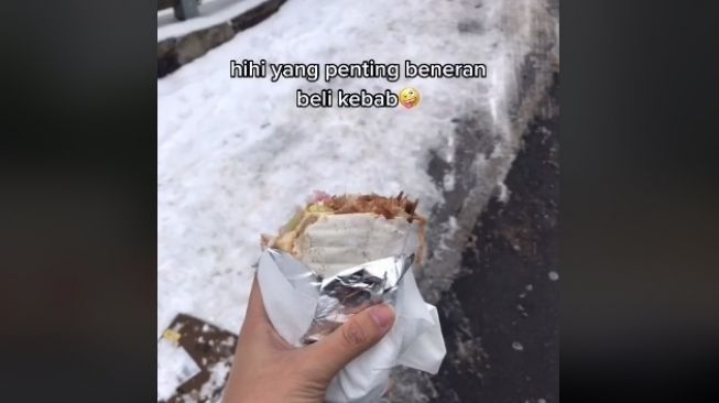 Wanita Terbang Ke Jerman Cuma Beli Kebab (TikTok/@mmulss)