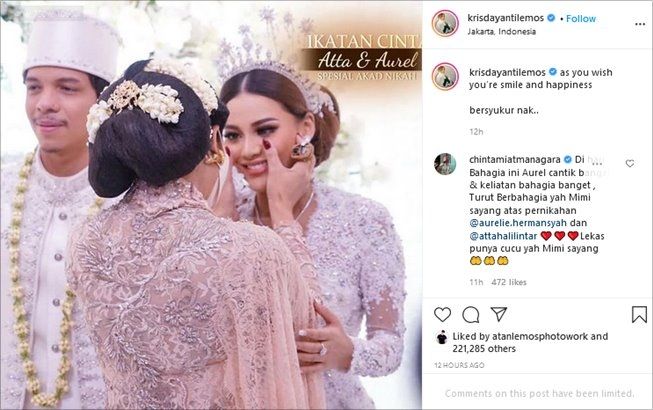 Tampak belakang sanggul Krisdayanti di pernikahan Aurel Hermansyah. (Instagram/@krisdayantilemos)