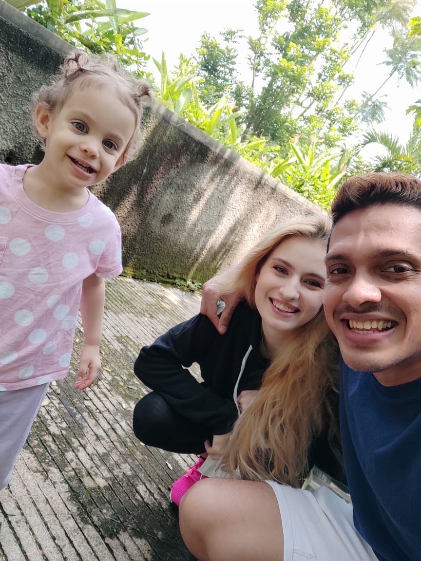 Robby Shine bersama istri, Natasya Shine dan putrinya, Jasmint. [Instagram]