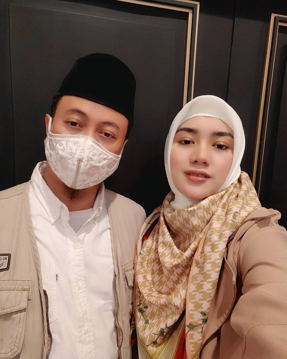 Opick dan istri, Bebi Silvana [Instagram]