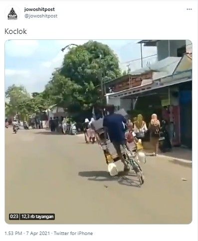 Becak freestyle di jalanan (Twitter/jowoshitpost)