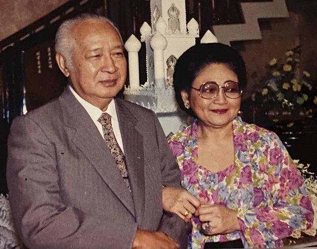 Presiden ke-2 RI Soeharto dan istrinya, Siti Hartinah atau Tien Soeharto (instagram/@titieksoeharto)