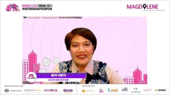 Maya Juwita selaku Executive Director IBCWE sebagai pembicara. (YouTube/Magdalene ID)