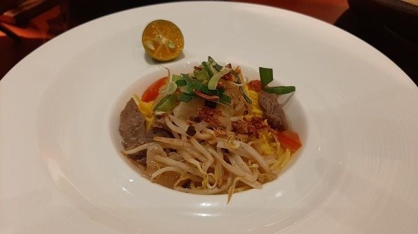 Mie Kocok Bandung di Quba Pop Up Resto. (Suara.com/Dini Afrianti Efendi)