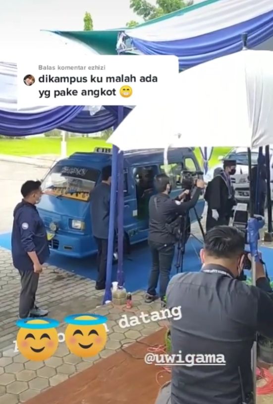 Deretan kendaraan nyeleneh saat wisuda. (TikTok/@perra041)