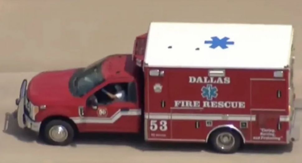 Mobil ambulans dicuri. (carscoops.com)