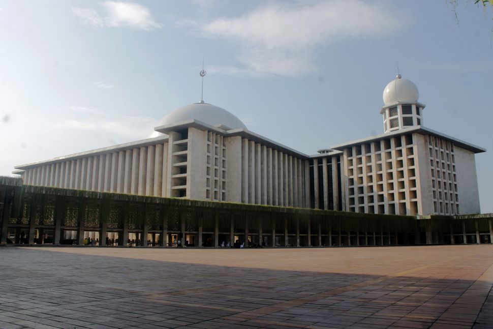 Suasana Masjid Istiqlal Jakarta, Senin (12/4/2021). [Suara.com/Dian Latifah]