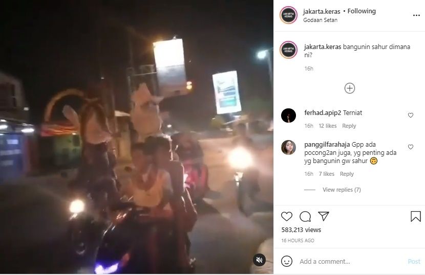 Viral 'Pocong' Joget Gila-Gilaan Sambil Diarak. (Instagram/@jakarta.keras)