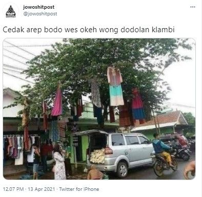 Pohon jadi display baju gamis (Twitter/jowoshitpost)