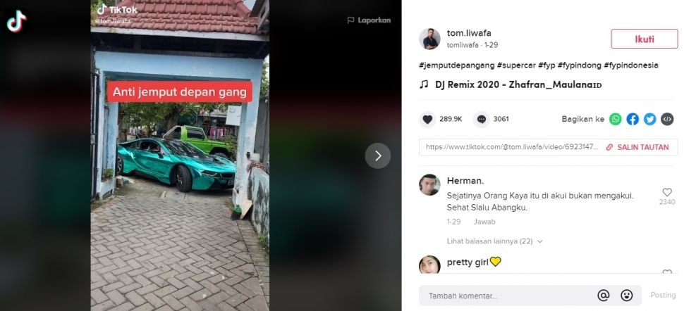 Viral Pria Setir Mobil Sport ke Gang Sempit. (TikTok/@tom.liwafa )