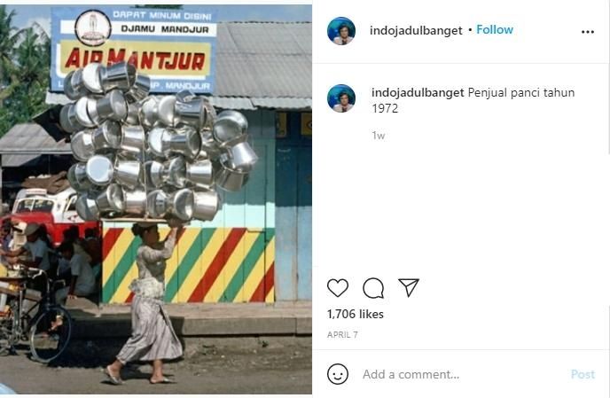 Viral Potret Jadul Penjual Panci Tahun 1972, Aksi Ibu-ibu Ini Bikin Salfok. (Instagram/@indojadulbanget)