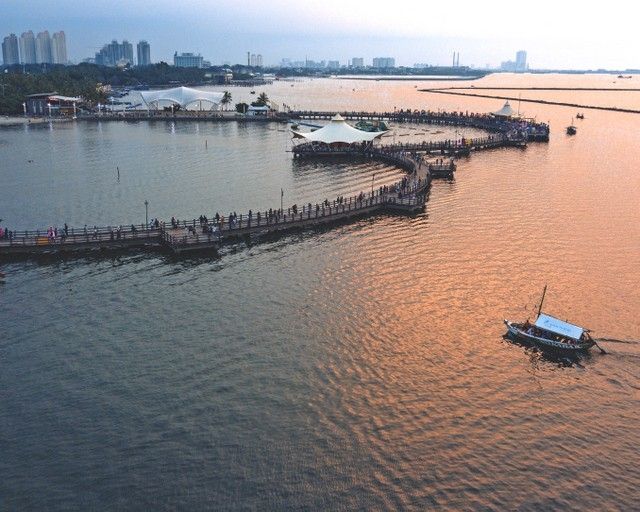 Tempat Ngabuburit dan Buka Puasa dI Taman Impian Jaya Ancol. (korporat.ancol.com)