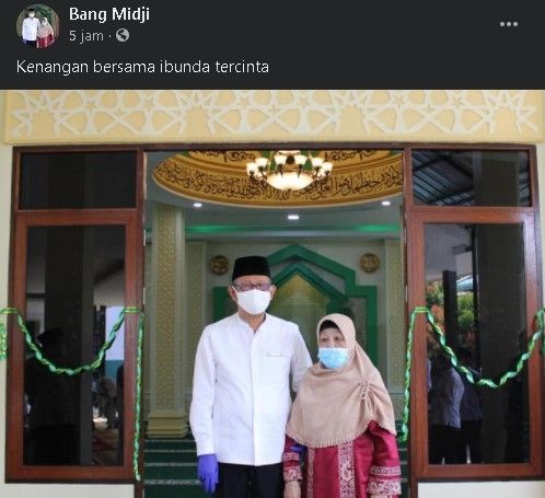 Gubernur Sutarmidji kenang momen bersama ibunda. (Facebook)