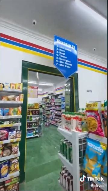 Unik, Indomaret ini bernuansa jadul (TikTok @efryee)