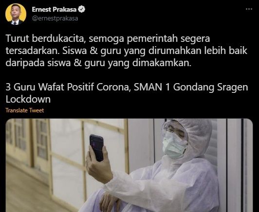 Cuitan Ernest Prakasa Soal Guru Meninggal Akibat Covid-19. (Twitter/@ernestprakasa)