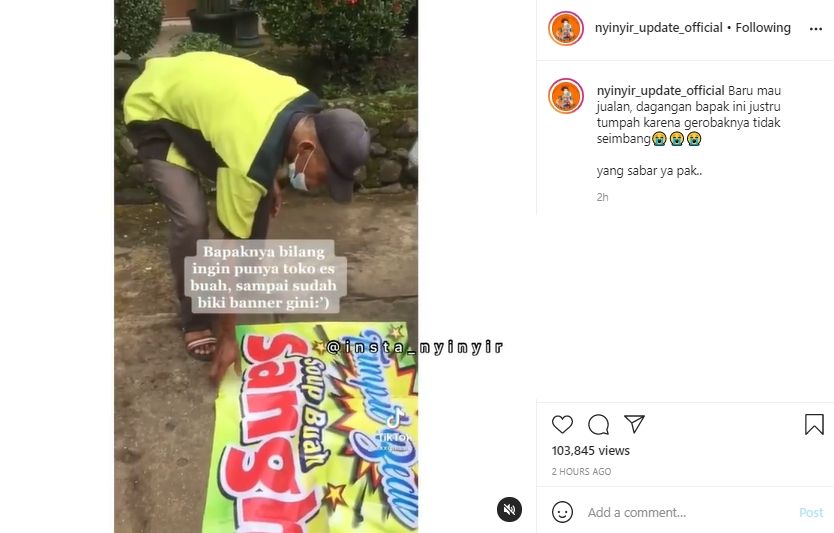 Sedih, Hendak Jualan, Gerobak Kakek Pedagang Es Buah Ini Malah Ambruk. (TikTok/@@xxxgitaaa_/Instagram/@nyinyir_update_official)