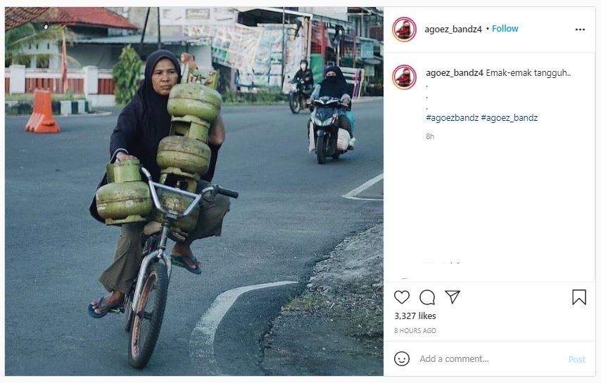 Angkat 4 tabung gas sembari naik sepeda (Instagram @agoes_bandz4)